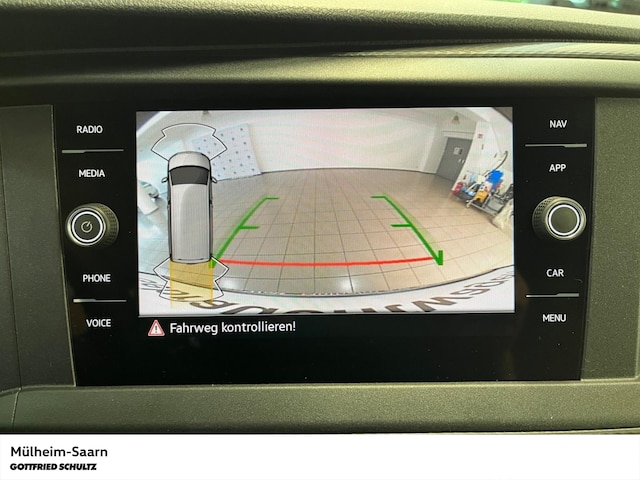 Volkswagen T6.1 Caravelle larger