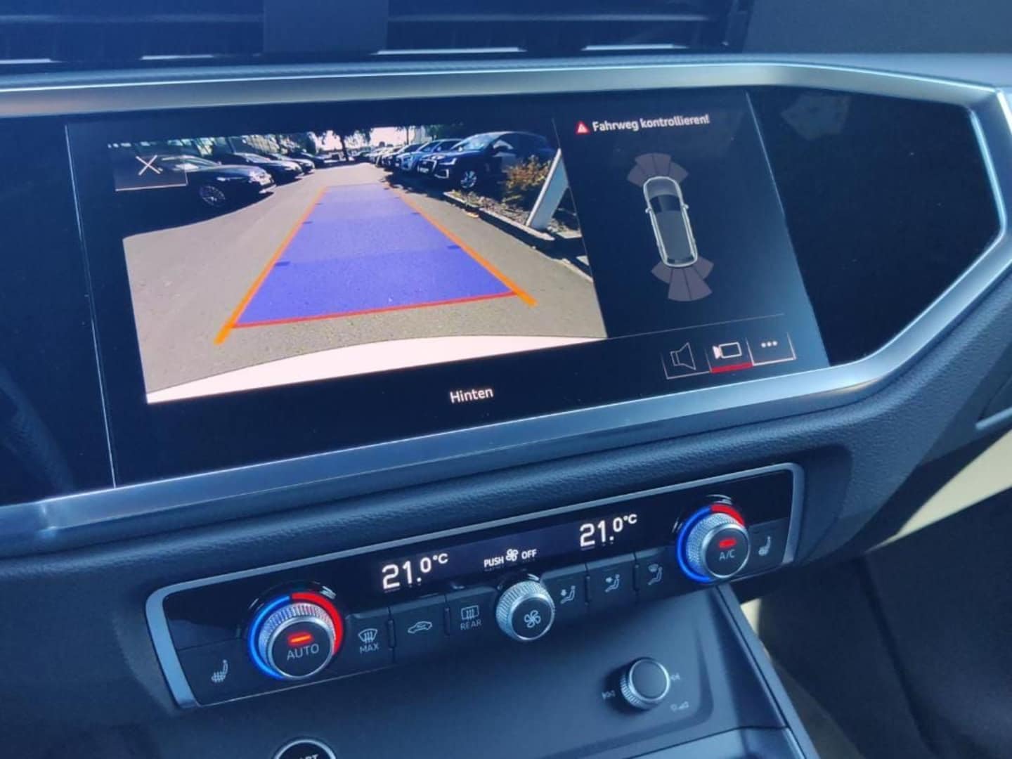 Bild über Audi Q3 S line 35 TFSI S tronic - für weitere Informationen kontaktieren Sie den Audi Partner