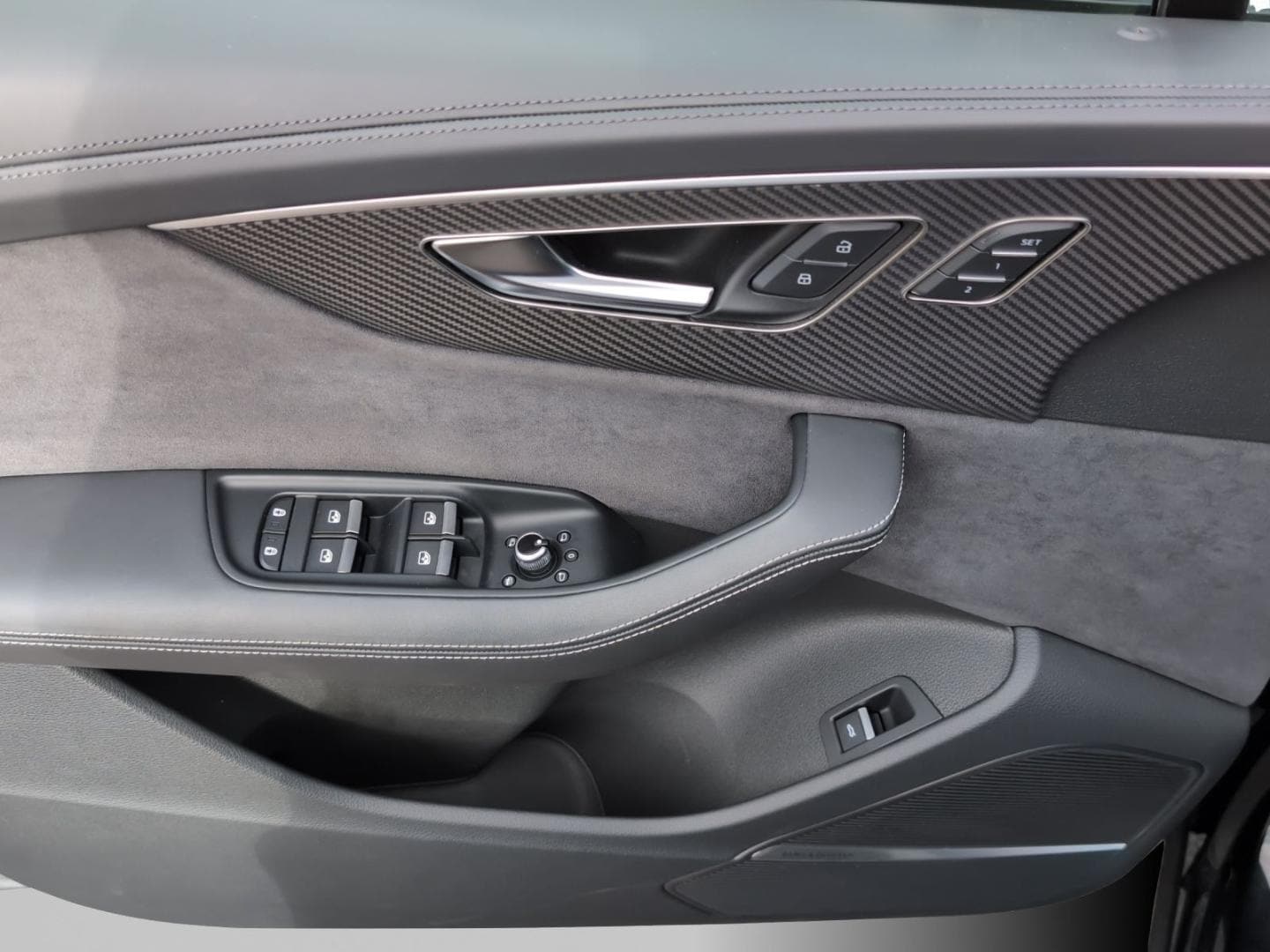 Bild über Audi SQ7 SUV TFSI quattro tiptronic - für weitere Informationen kontaktieren Sie den Audi Partner