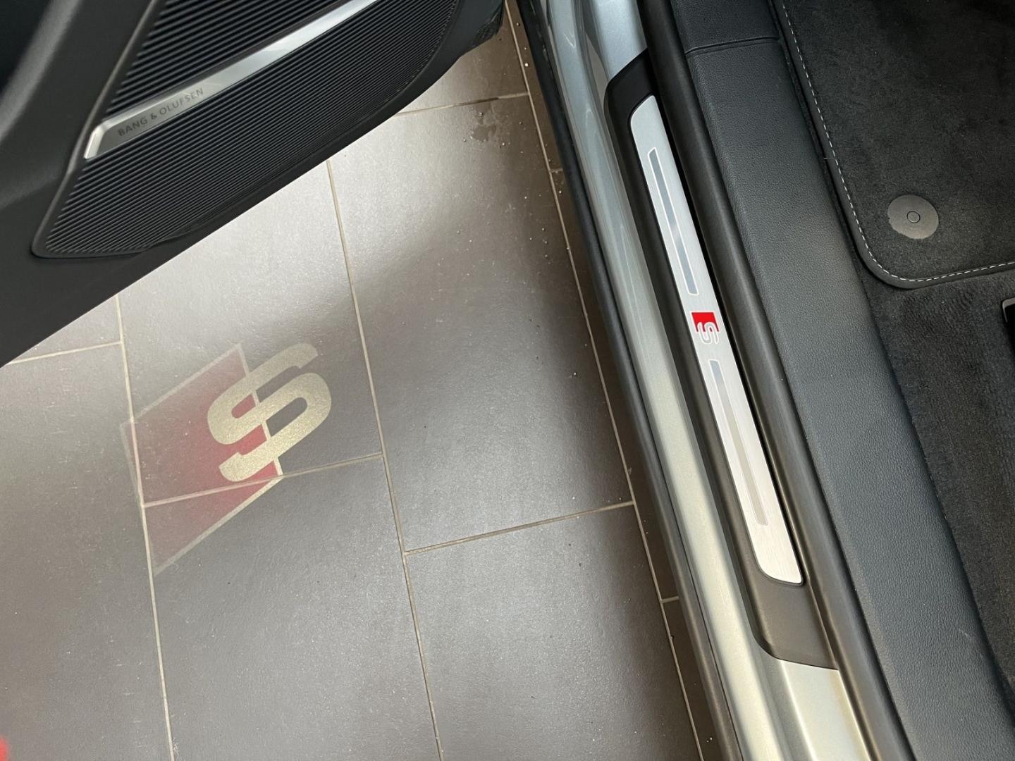Bild über Audi Q8 SUV S line business TDI quattro 210 kW tiptronic - für weitere Informationen kontaktieren Sie den Audi Partner