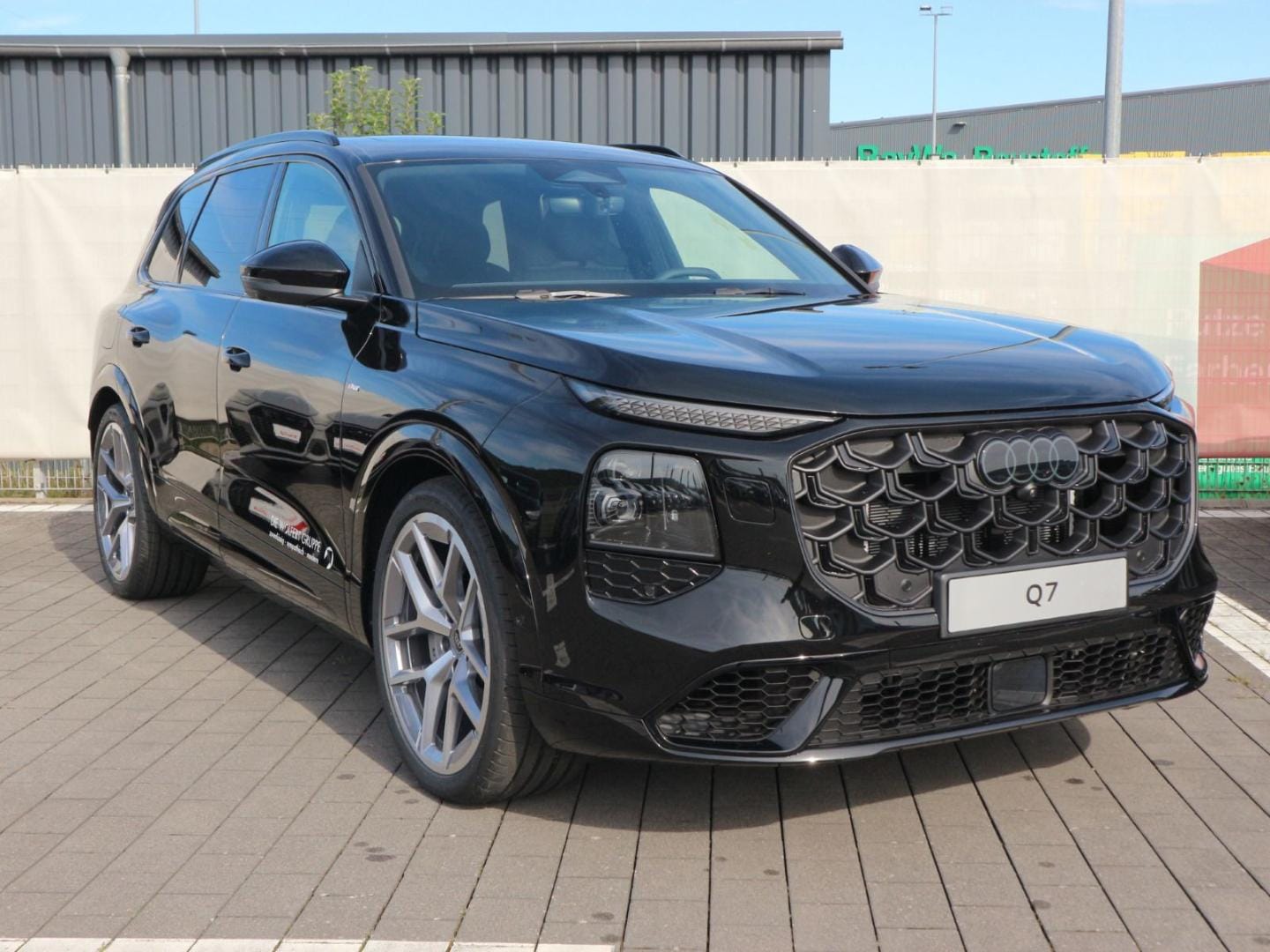 Bild über Audi Q7 SUV TDI quattro 220 kW tiptronic - für weitere Informationen kontaktieren Sie den Audi Partner