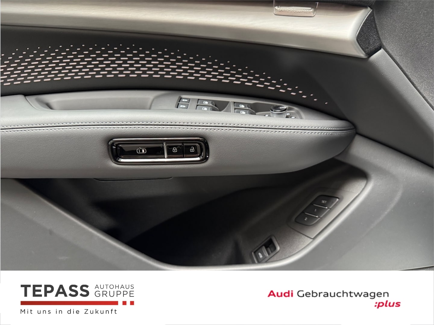 Bild über Audi Q7 SUV TDI quattro 220 kW tiptronic - für weitere Informationen kontaktieren Sie den Audi Partner