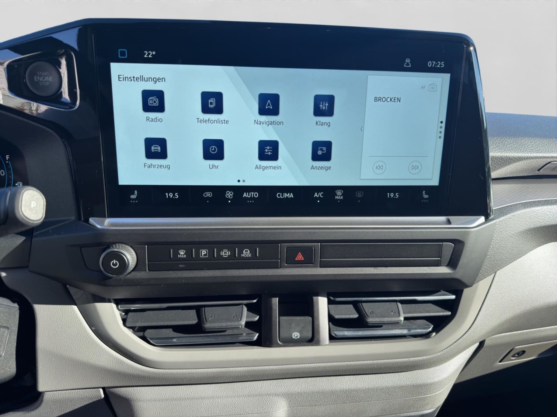 Volkswagen Caravelle Style