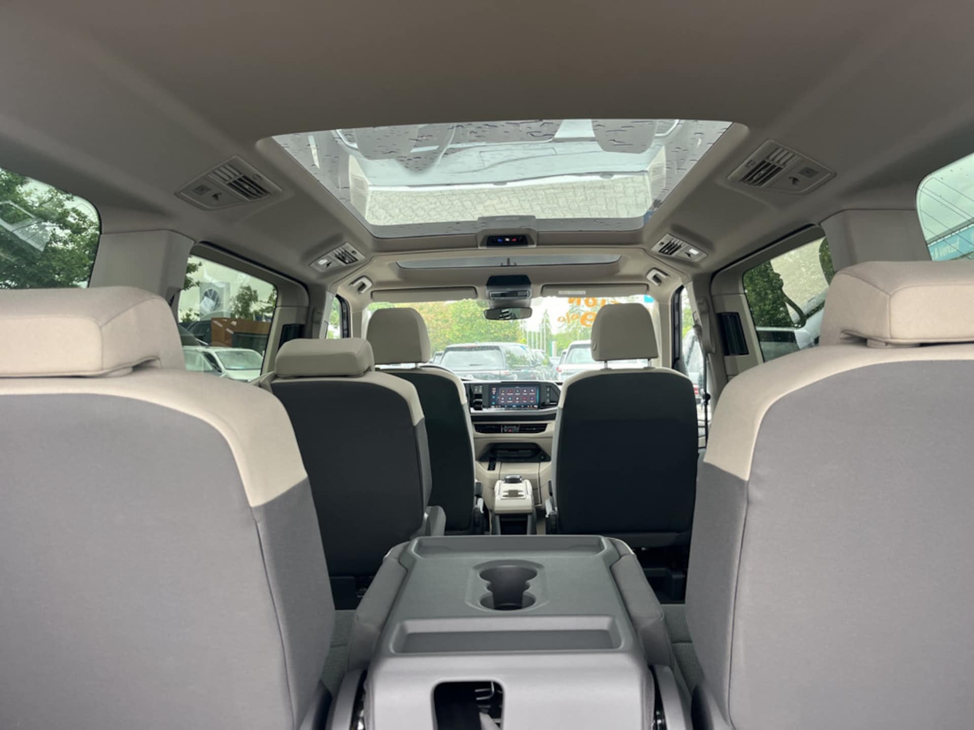 Volkswagen Multivan Langversion Basis-Modell