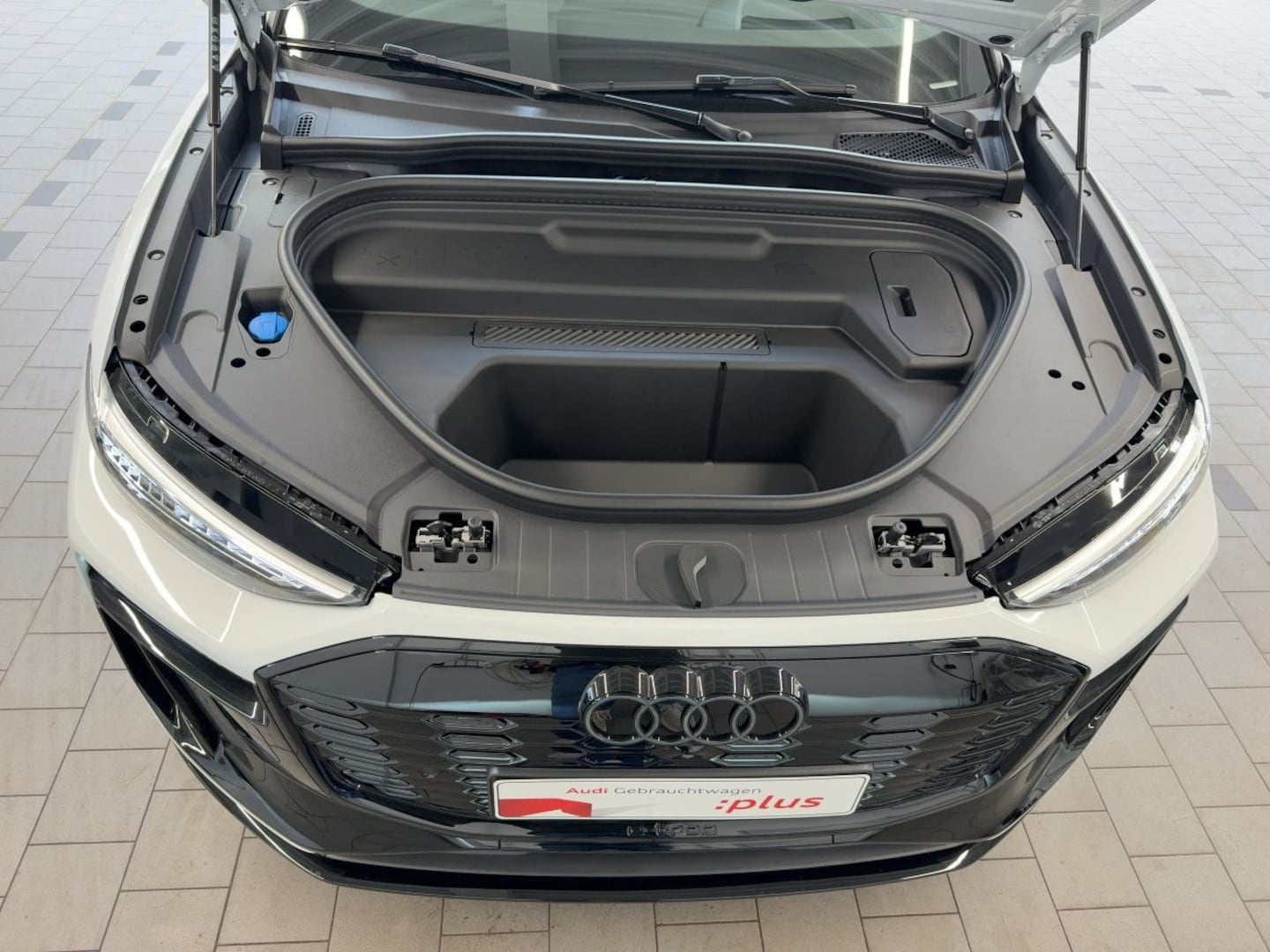 Bild über Audi Q6 SUV e-tron S line business e-tron performance 225 kW - für weitere Informationen kontaktieren Sie den Audi Partner