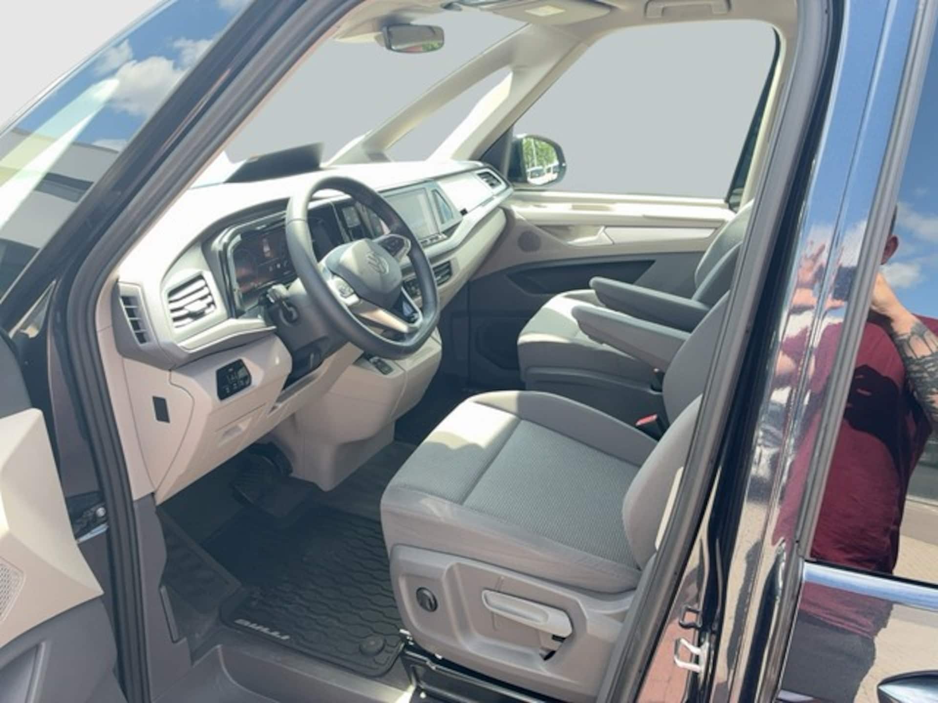 Volkswagen Multivan Basis-Modell