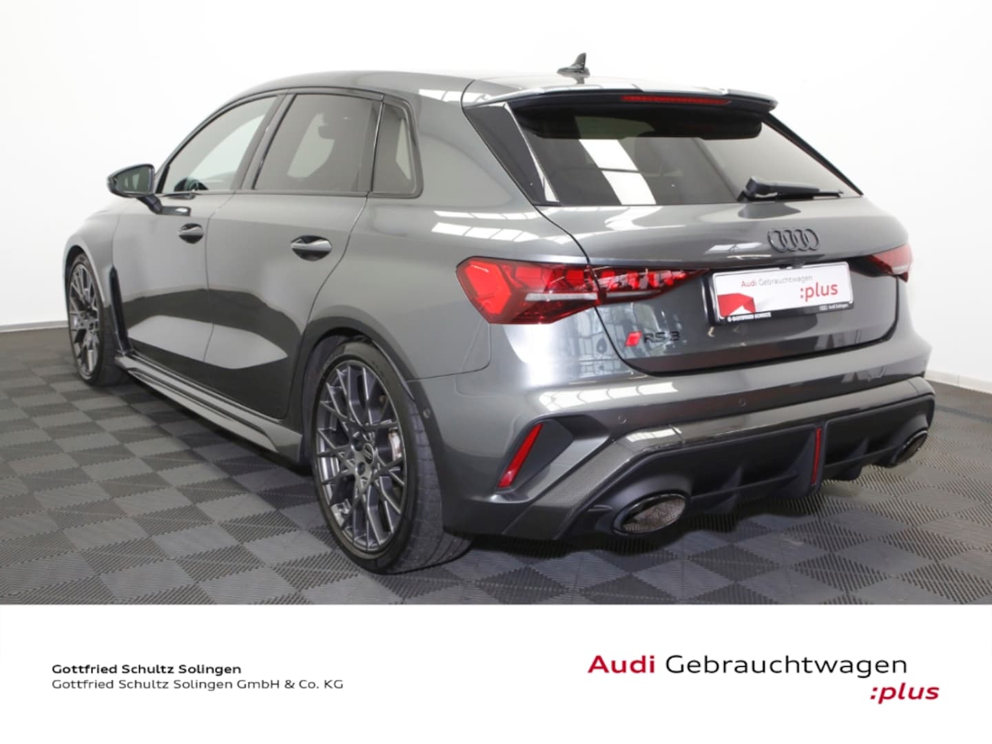 Bild über Audi RS 3 Sportback TFSI quattro S tronic - für weitere Informationen kontaktieren Sie den Audi Partner