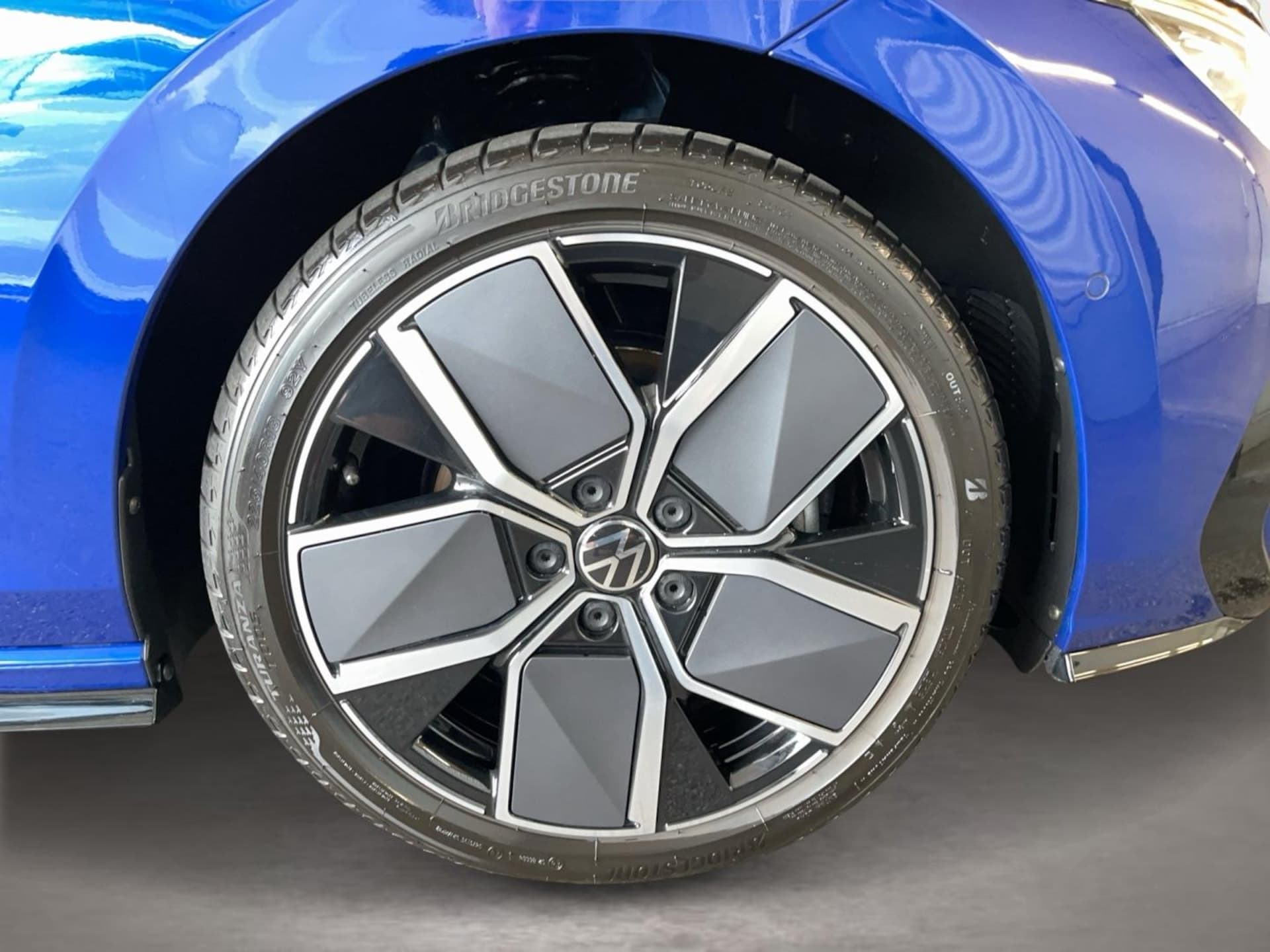 Volkswagen Golf R-Line