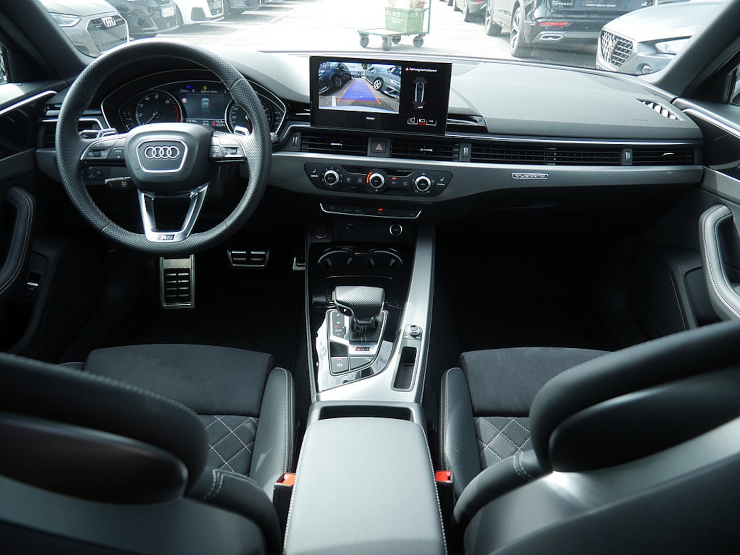 Bild über Audi RS 4 Avant TFSI quattro tiptronic - für weitere Informationen kontaktieren Sie den Audi Partner