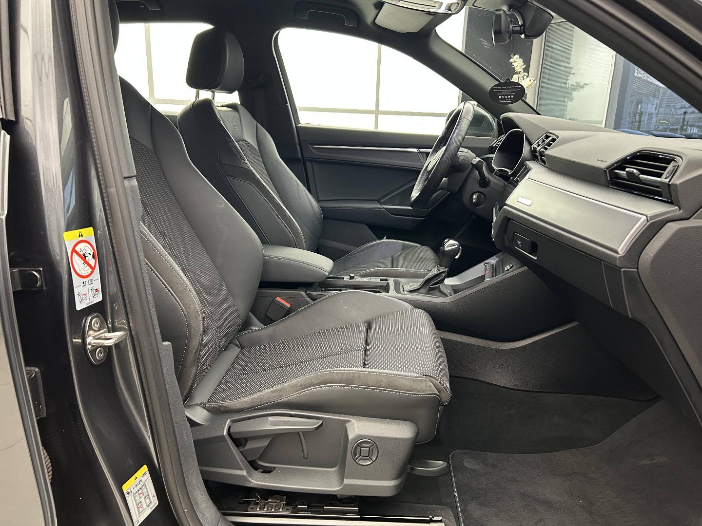 Image about Audi Q3 TFSI e S line 45 TFSI e 180 kW (245 ch) S tronic