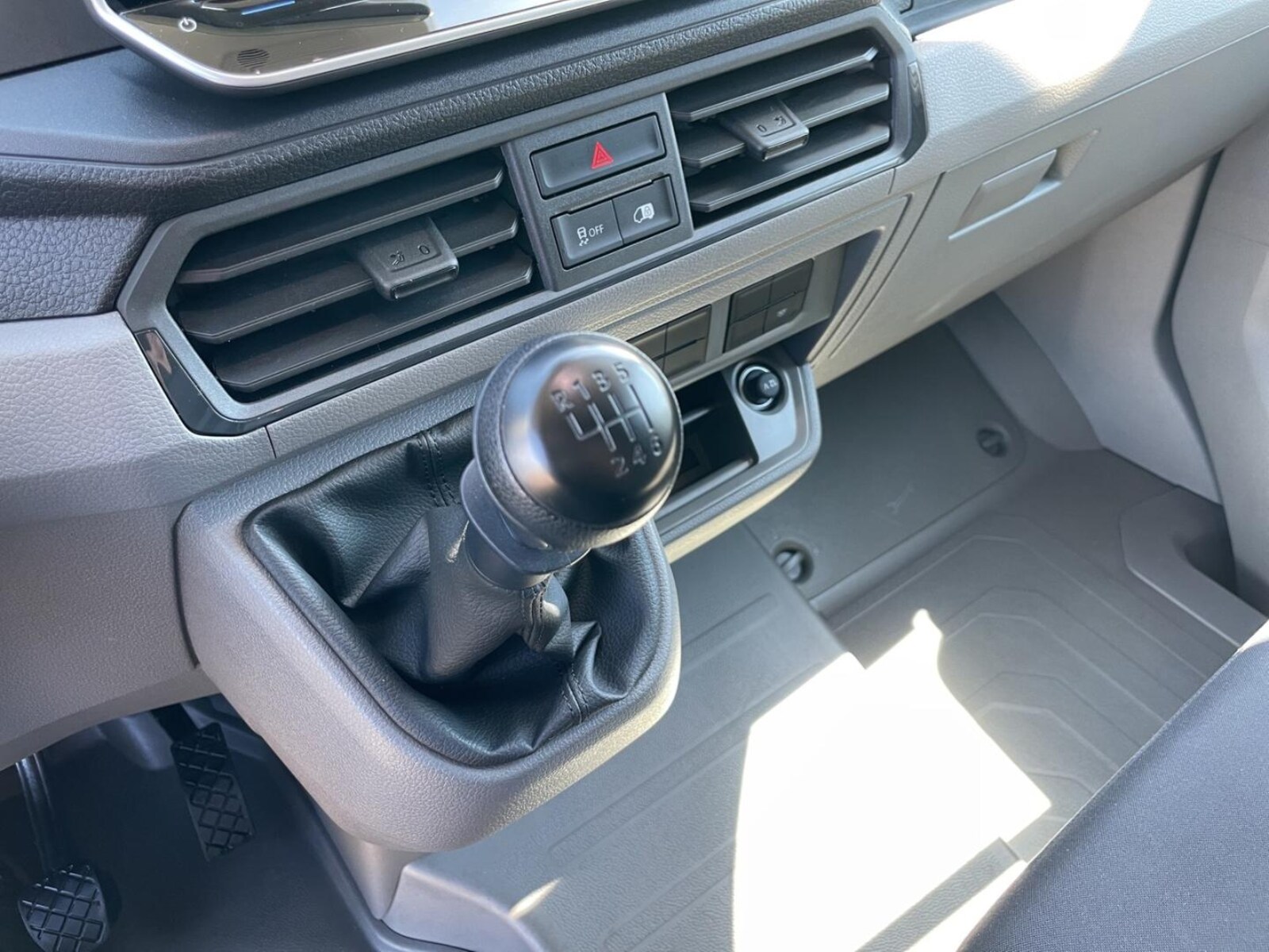 Volkswagen Crafter Kasten mittlerer Radstand – Bild 25