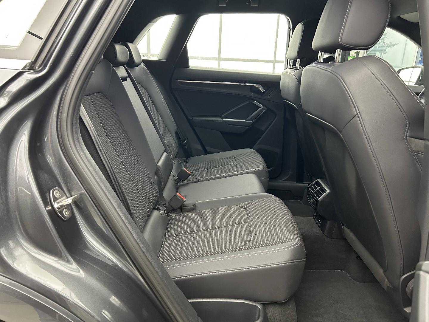 Image about Audi Q3 TFSI e S line 45 TFSI e 180 kW (245 ch) S tronic