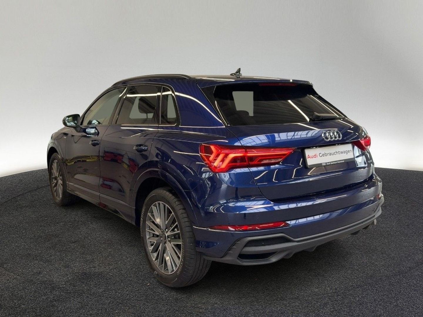 Bild über Audi Q3 S line 40 TFSI quattro S tronic - für weitere Informationen kontaktieren Sie den Audi Partner