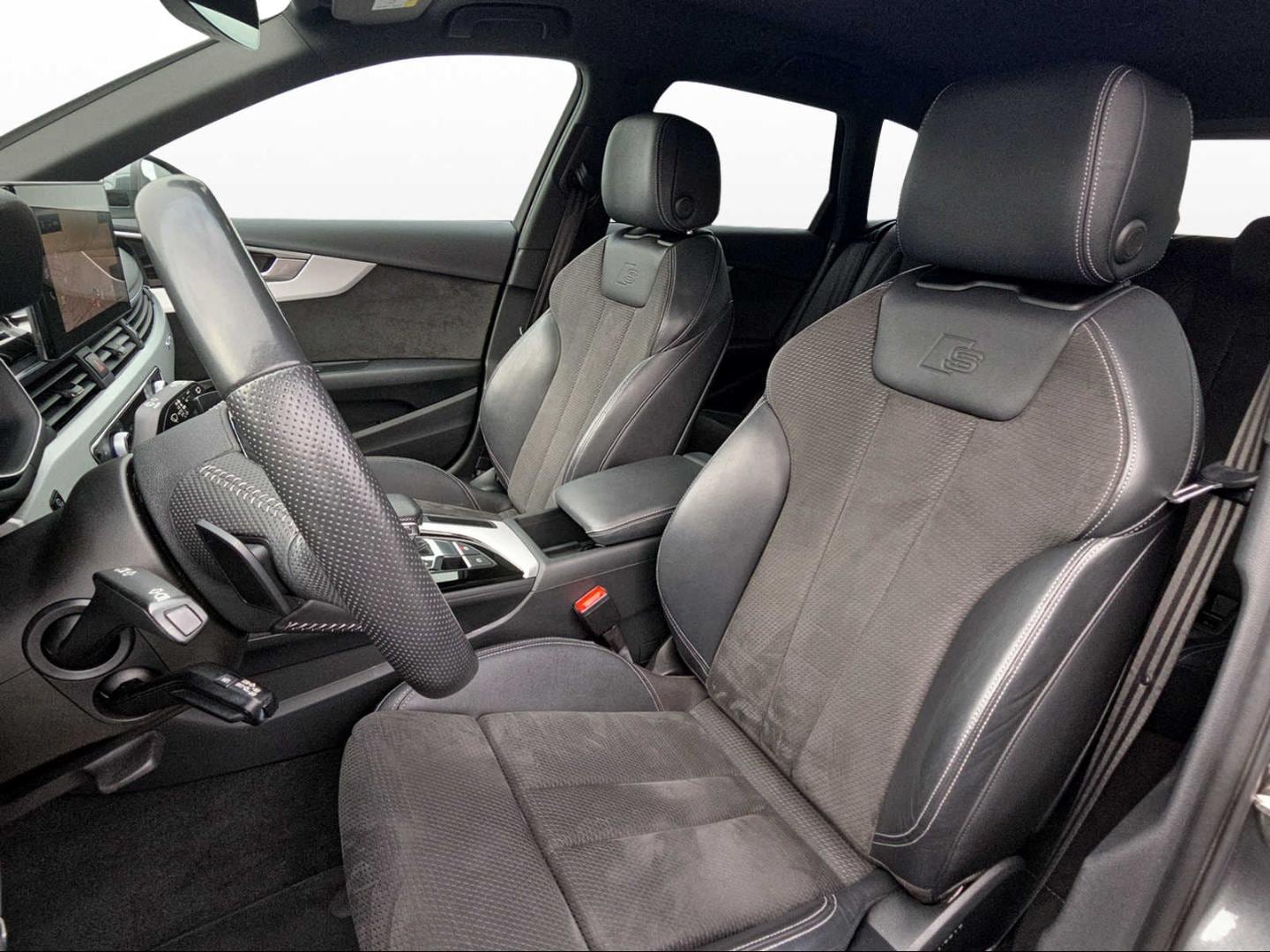 Bild über Audi A4 Avant Attraction S line 40 TDI quattro 140 kW (190 PS) S tronic - for more details contact your dealer