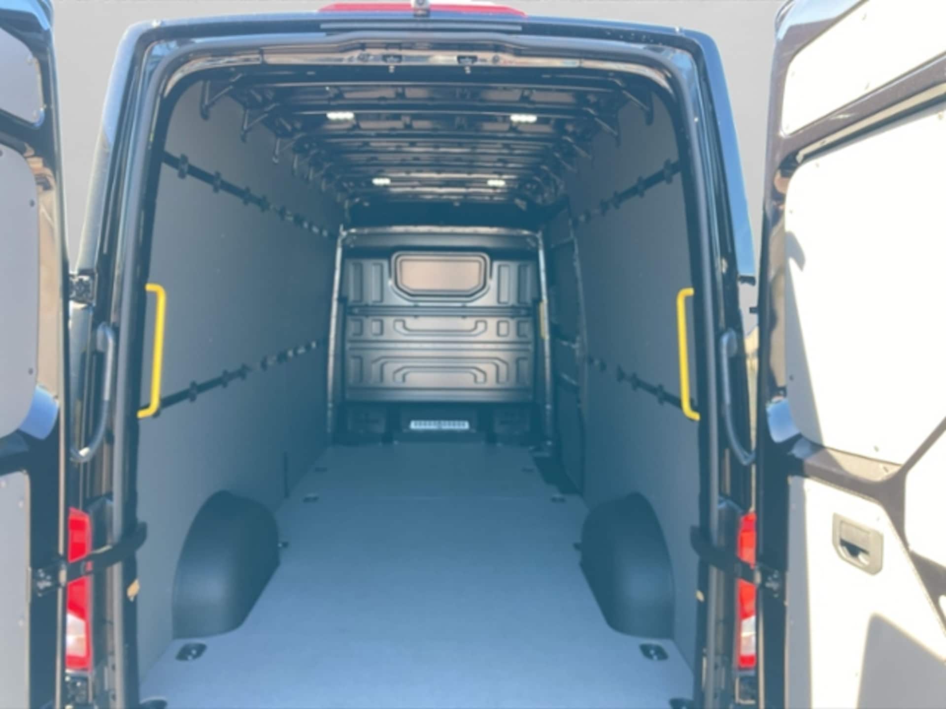Volkswagen Crafter Kasten langer Radstand