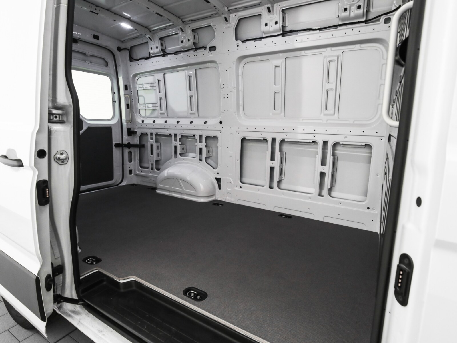 Volkswagen Crafter Kasten mittlerer Radstand – Bild 12