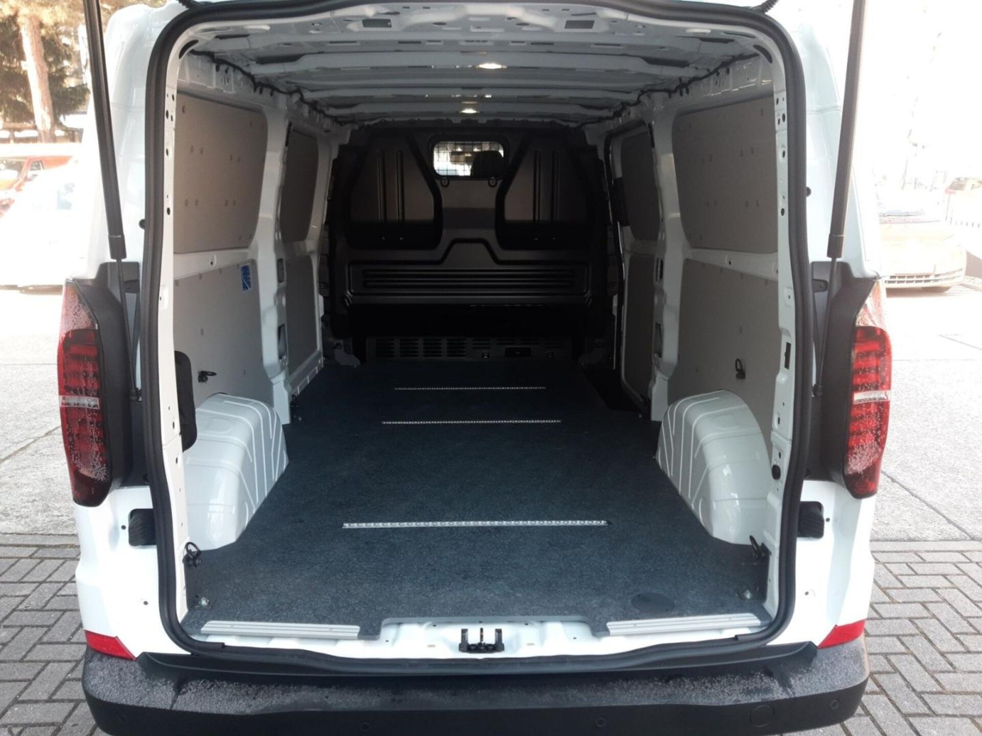 Volkswagen Transporter Kasten langer Radstand