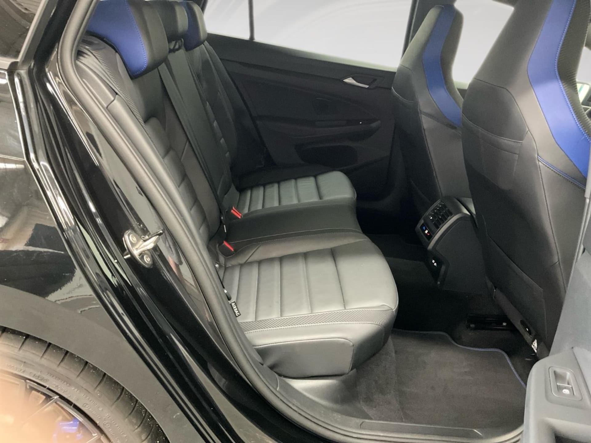 Volkswagen Golf Variant R