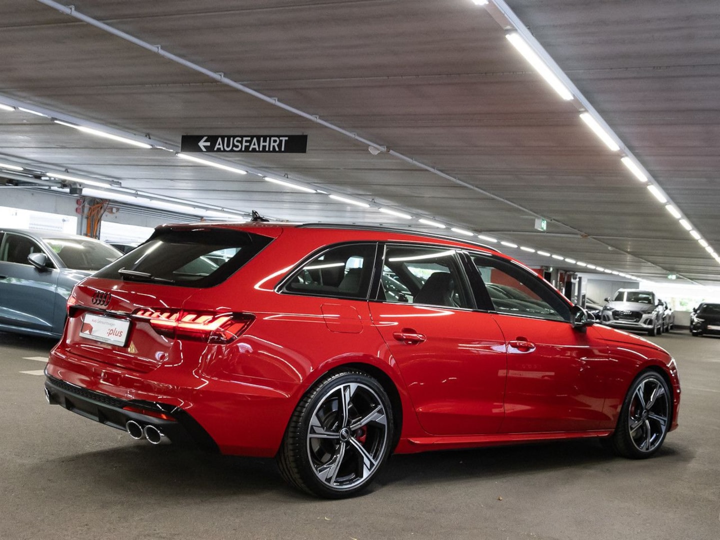 Bild über Audi S4 Avant TDI quattro tiptronic - für weitere Informationen kontaktieren Sie den Audi Partner