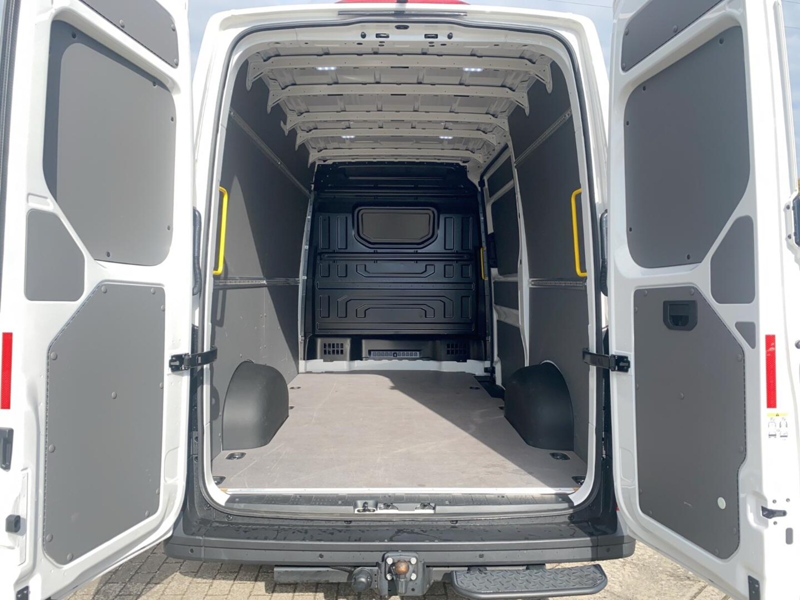 Volkswagen Crafter Kasten mittlerer Radstand – Bild 10