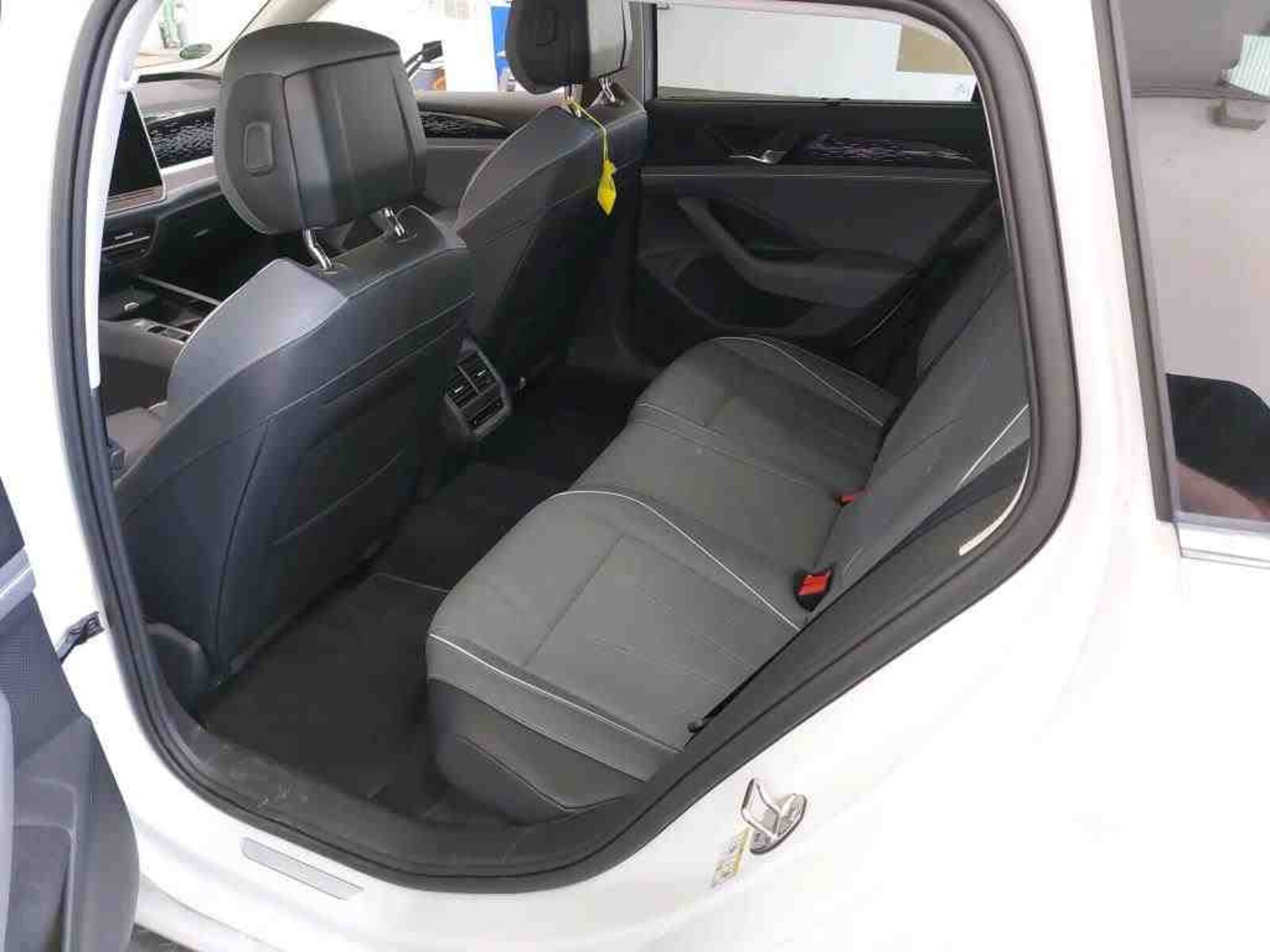 Volkswagen Passat – Bild 8