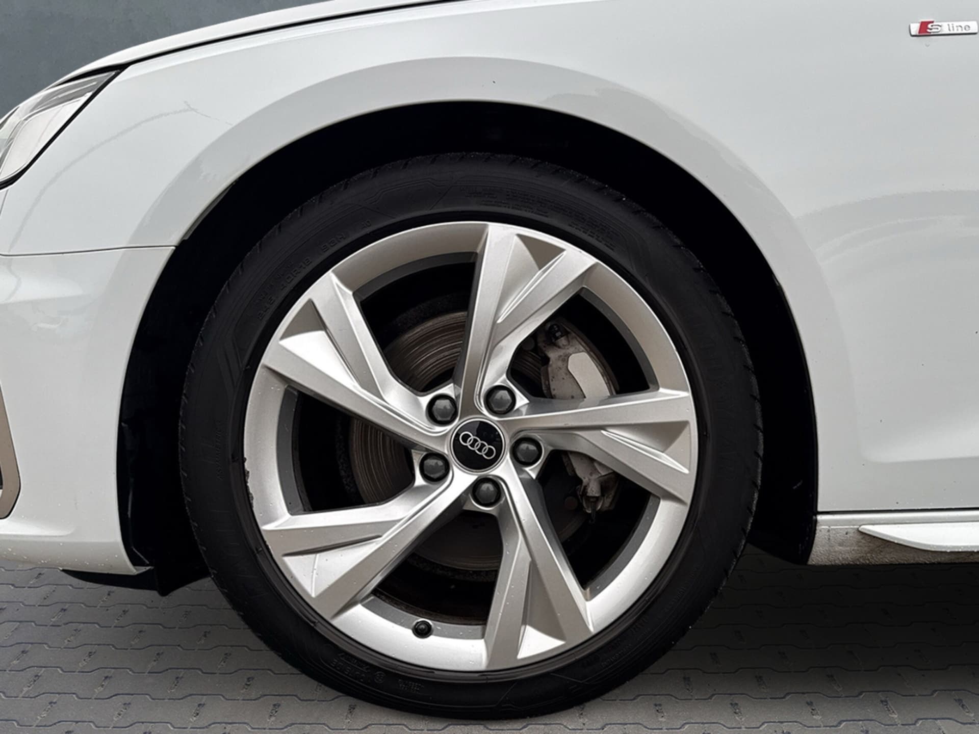 Audi A4 Avant S line