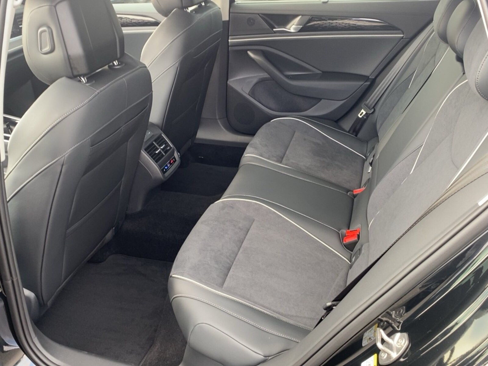 Volkswagen Passat – Bild 11