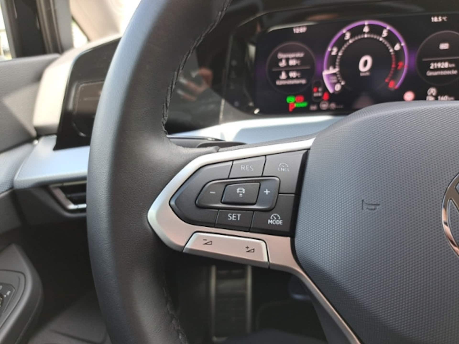 Volkswagen Golf Life