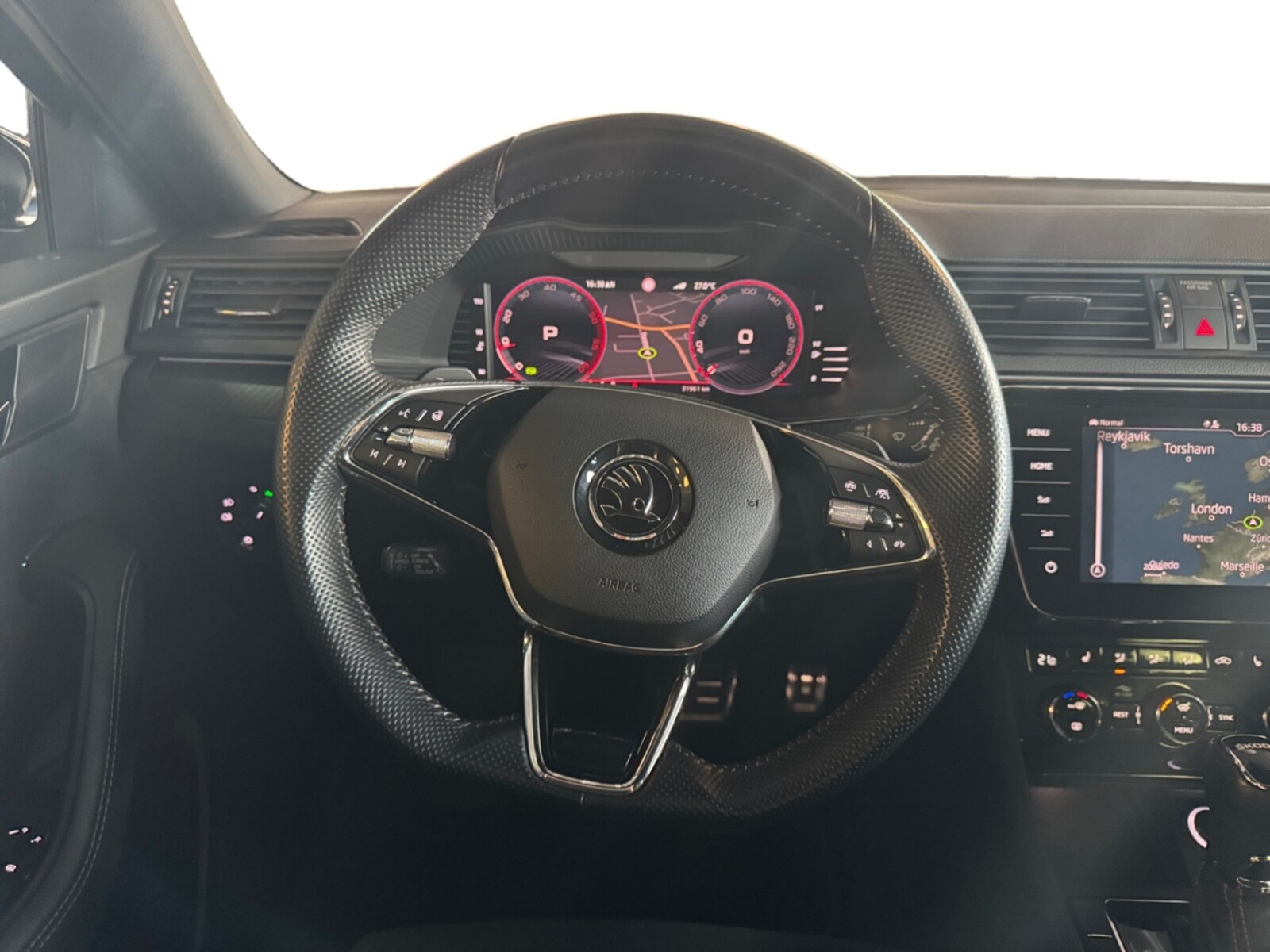 Škoda Superb Combi – Bild 8