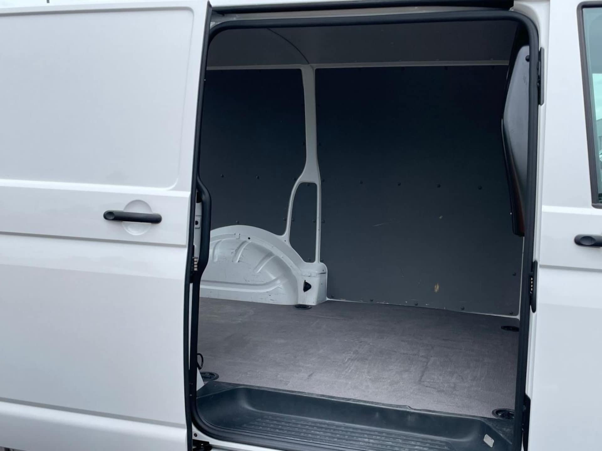 Volkswagen T6.1 Transporter Kasten kurzer Radstand