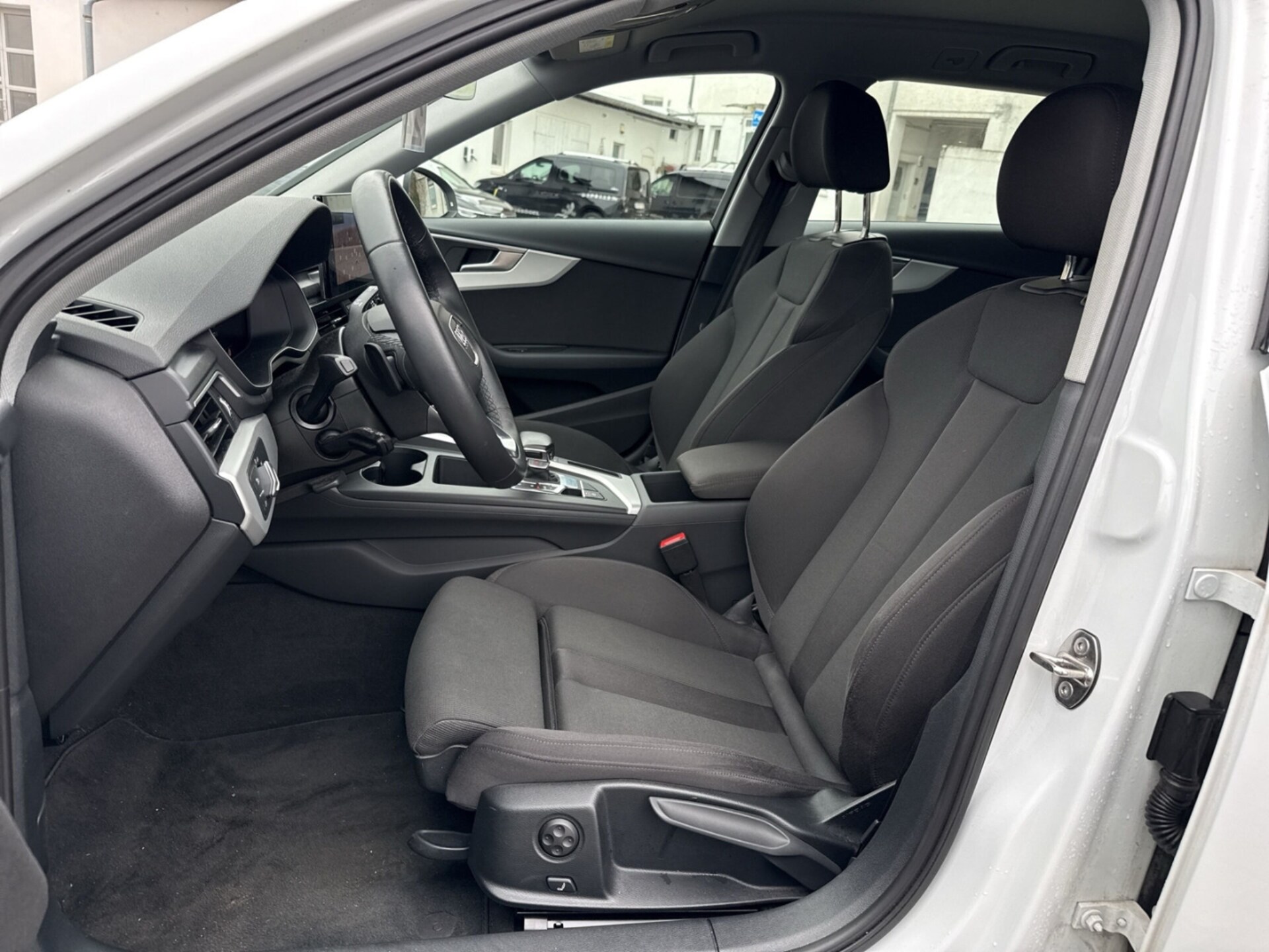Audi A4 Avant S line