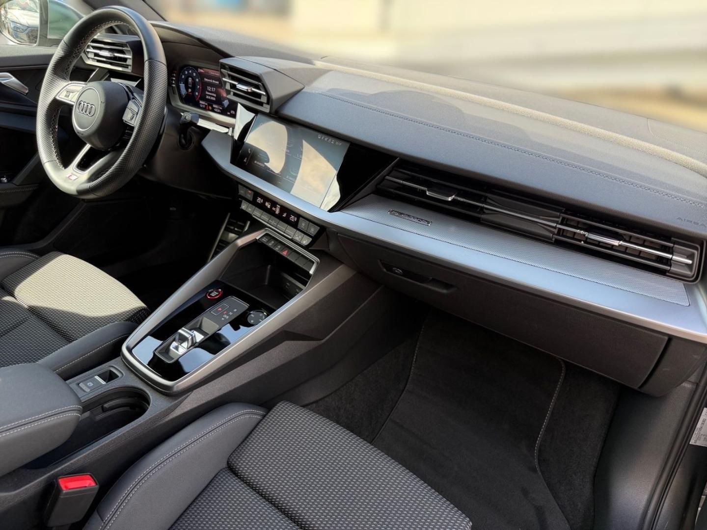 Bild über Audi S3 Limousine TFSI quattro S tronic - für weitere Informationen kontaktieren Sie den Audi Partner