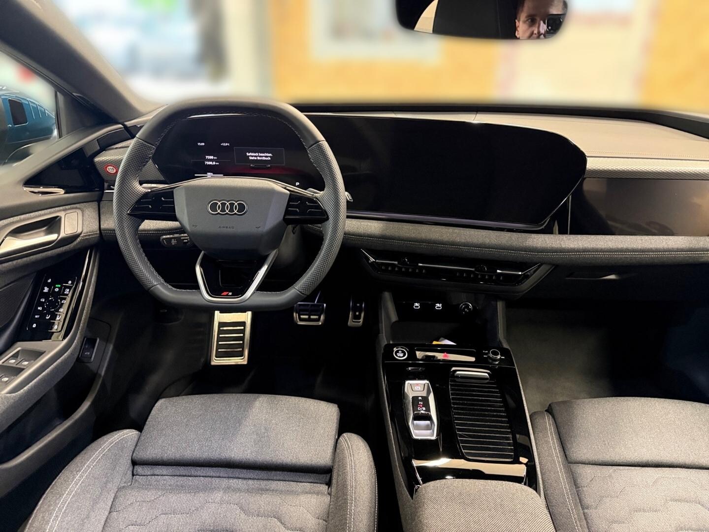 Bild über Audi A6 Avant e-tron e-tron performance - für weitere Informationen kontaktieren Sie den Audi Partner