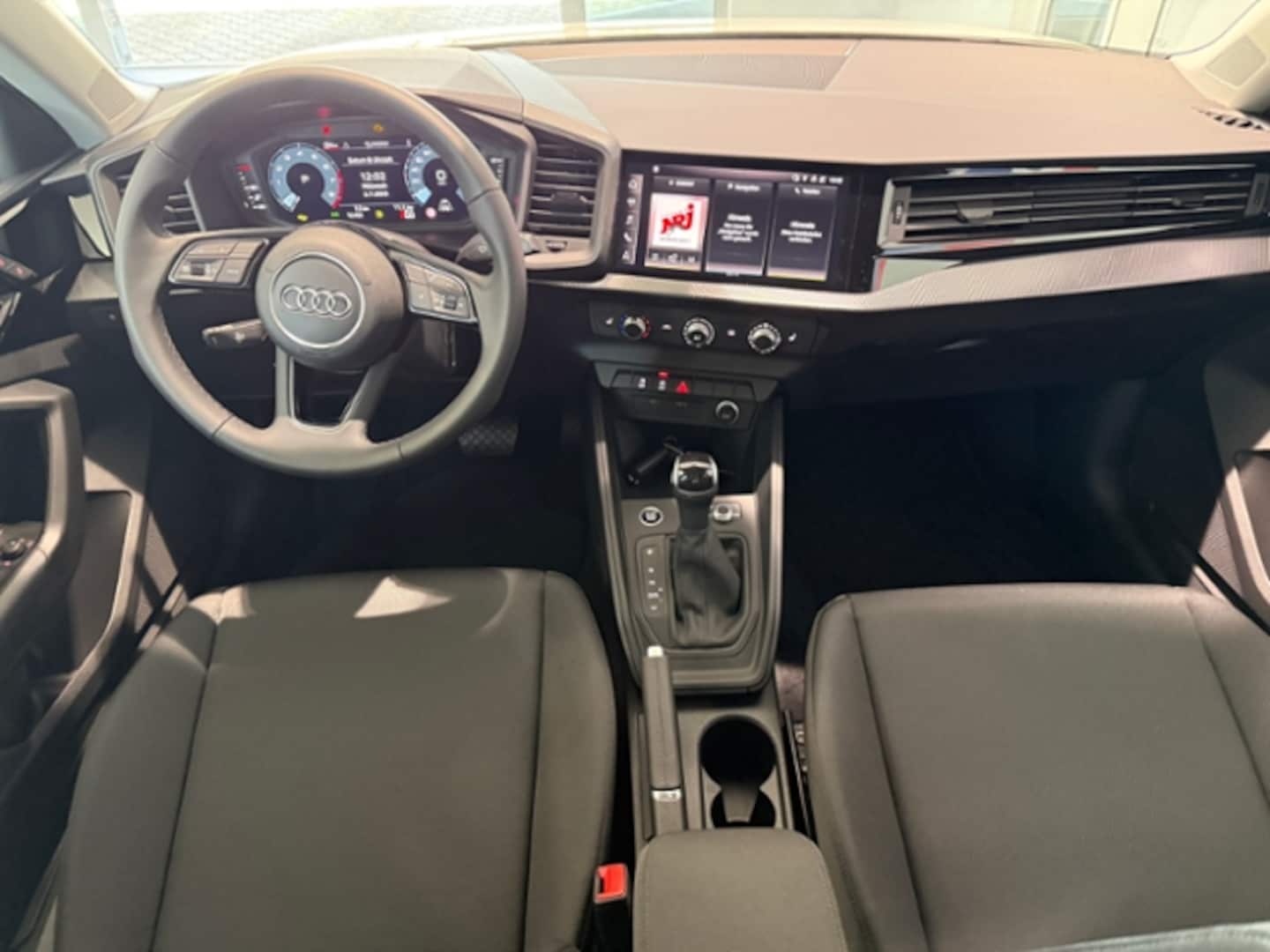 Bild über Audi A1 Sportback S line 25 TFSI S tronic - für weitere Informationen kontaktieren Sie den Audi Partner