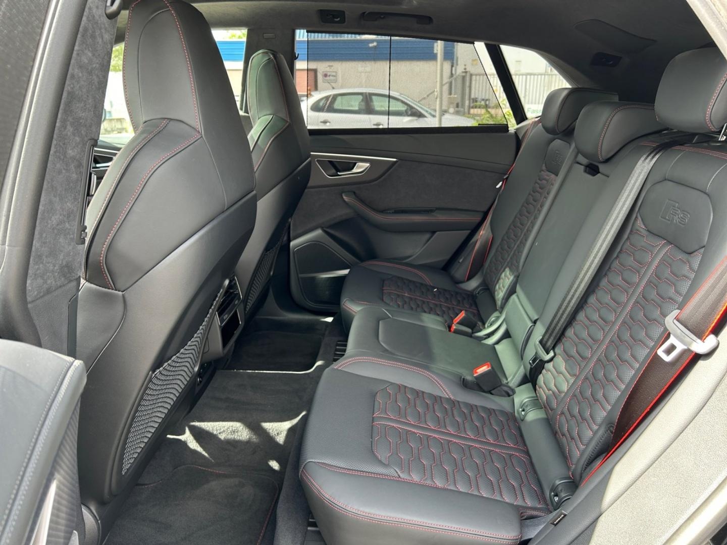 Bild über Audi RS Q8 SUV TFSI quattro 471 kW tiptronic - für weitere Informationen kontaktieren Sie den Audi Partner