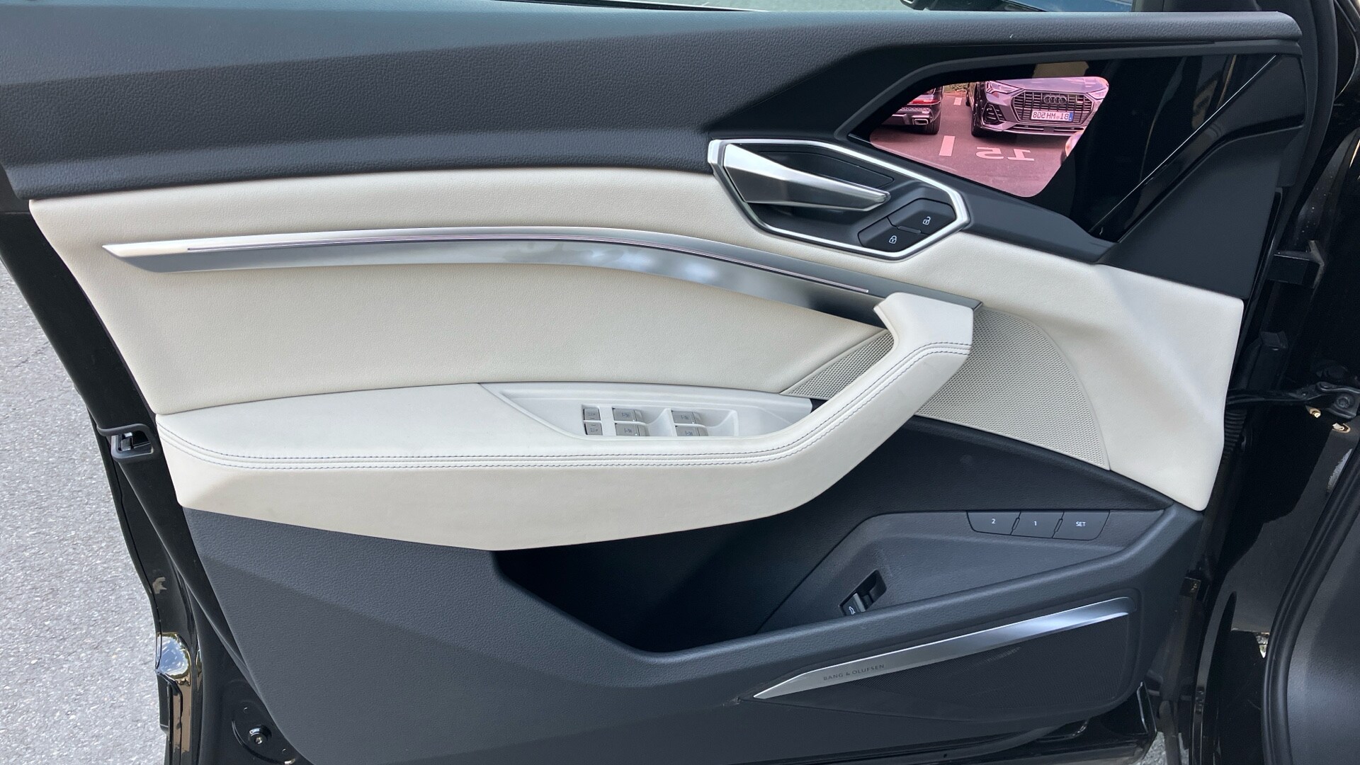 Image about Audi Q8 e-tron advanced 55 e-tron quattro