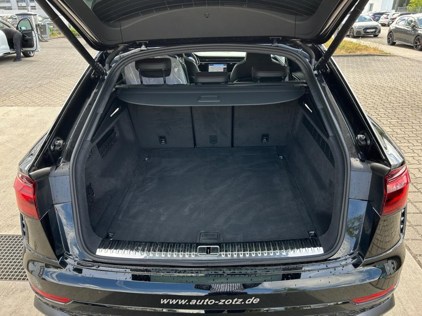 Bild über Audi RS Q8 SUV TFSI quattro 471 kW tiptronic - für weitere Informationen kontaktieren Sie den Audi Partner