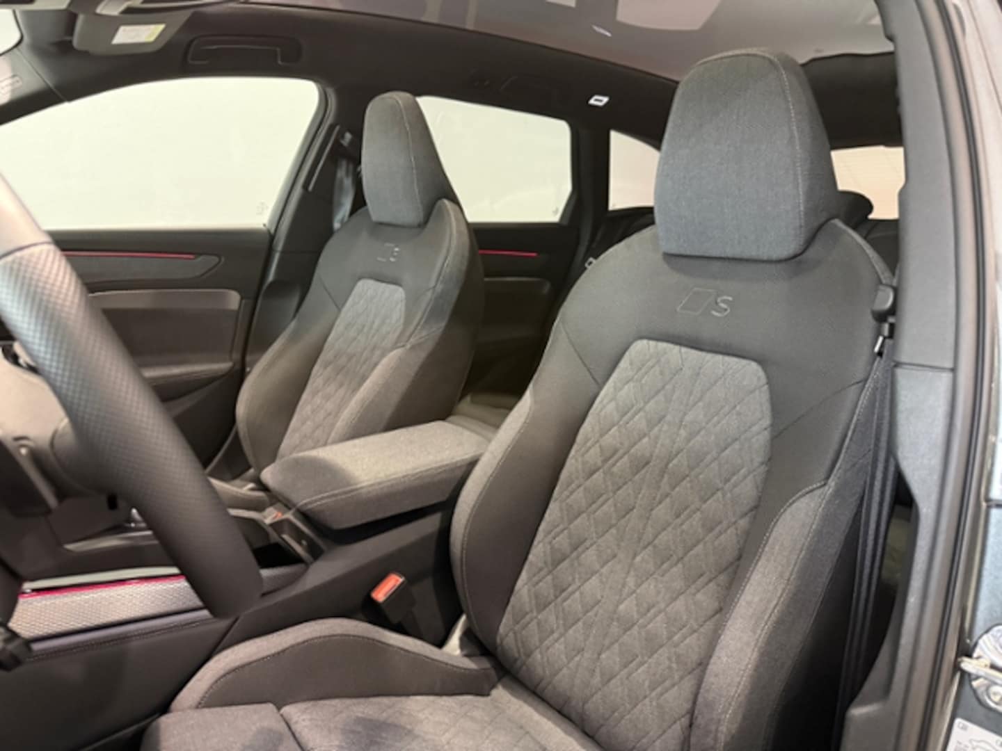Bild über Audi A6 Avant edition one TDI quattro 150 kWS tronic - für weitere Informationen kontaktieren Sie den Audi Partner