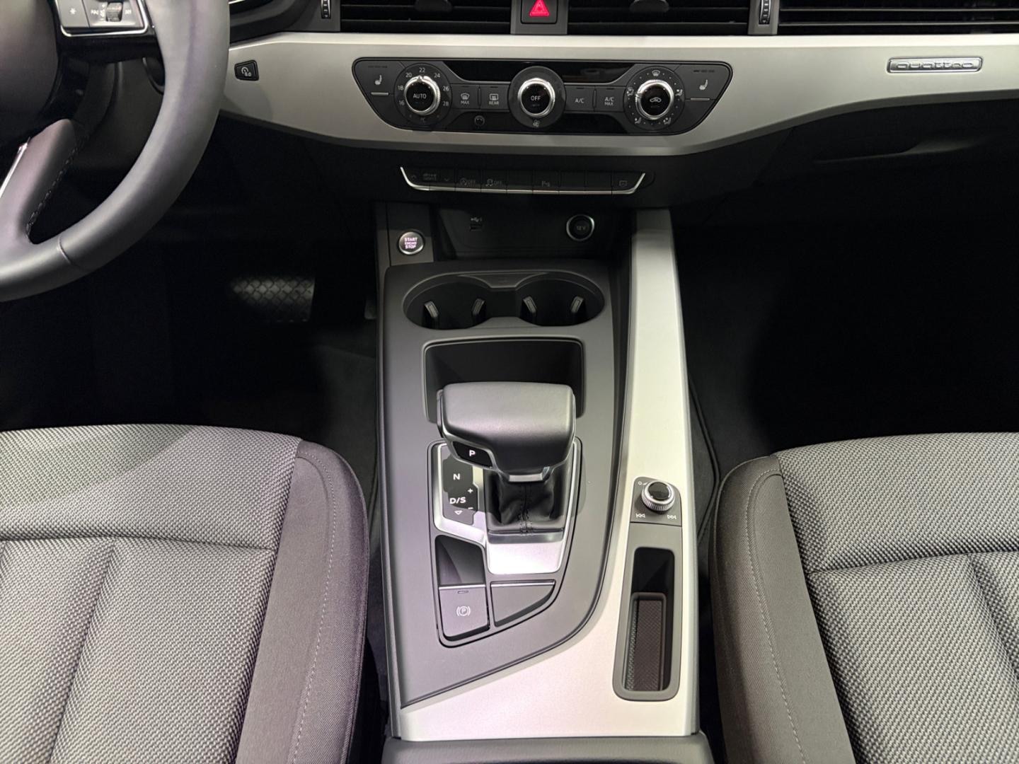 Bild über Audi A4 Avant S line 45 TFSI quattro S tronic - für weitere Informationen kontaktieren Sie den Audi Partner