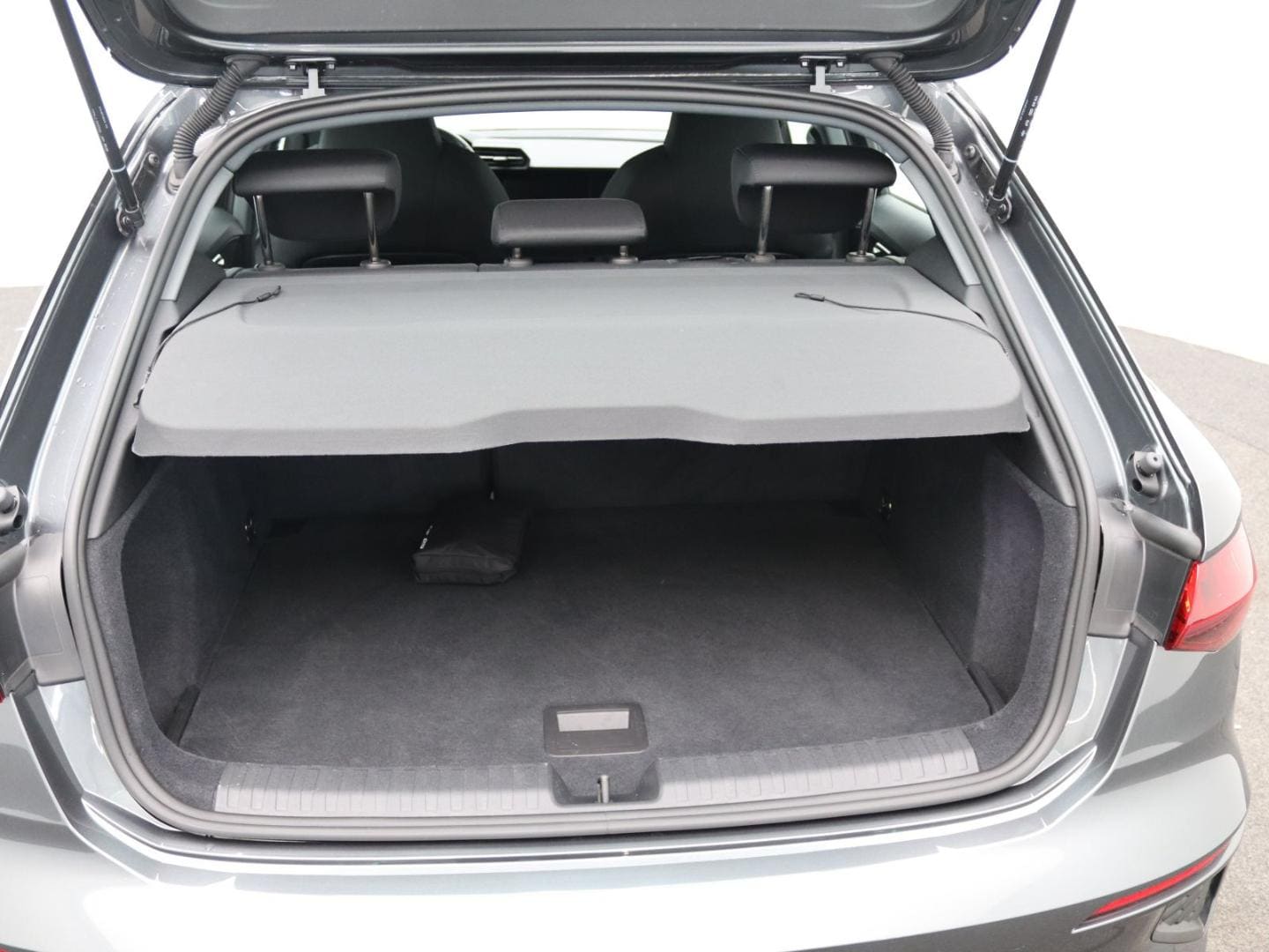 Bild über Audi A3 Sportback S line 35 TFSI S tronic - für weitere Informationen kontaktieren Sie den Audi Partner