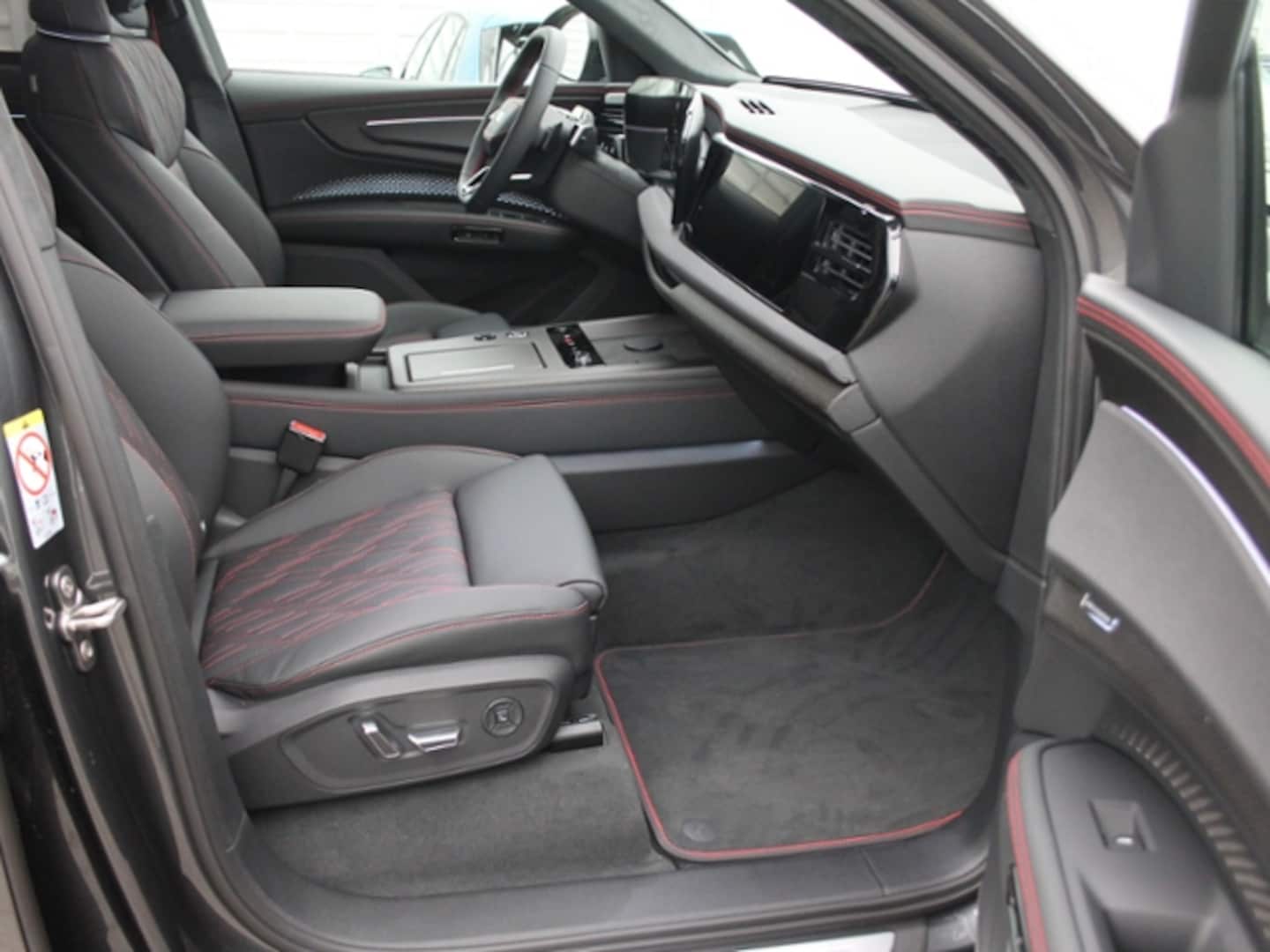 Bild über Audi Q7 SUV TDI quattro 220 kW tiptronic - für weitere Informationen kontaktieren Sie den Audi Partner