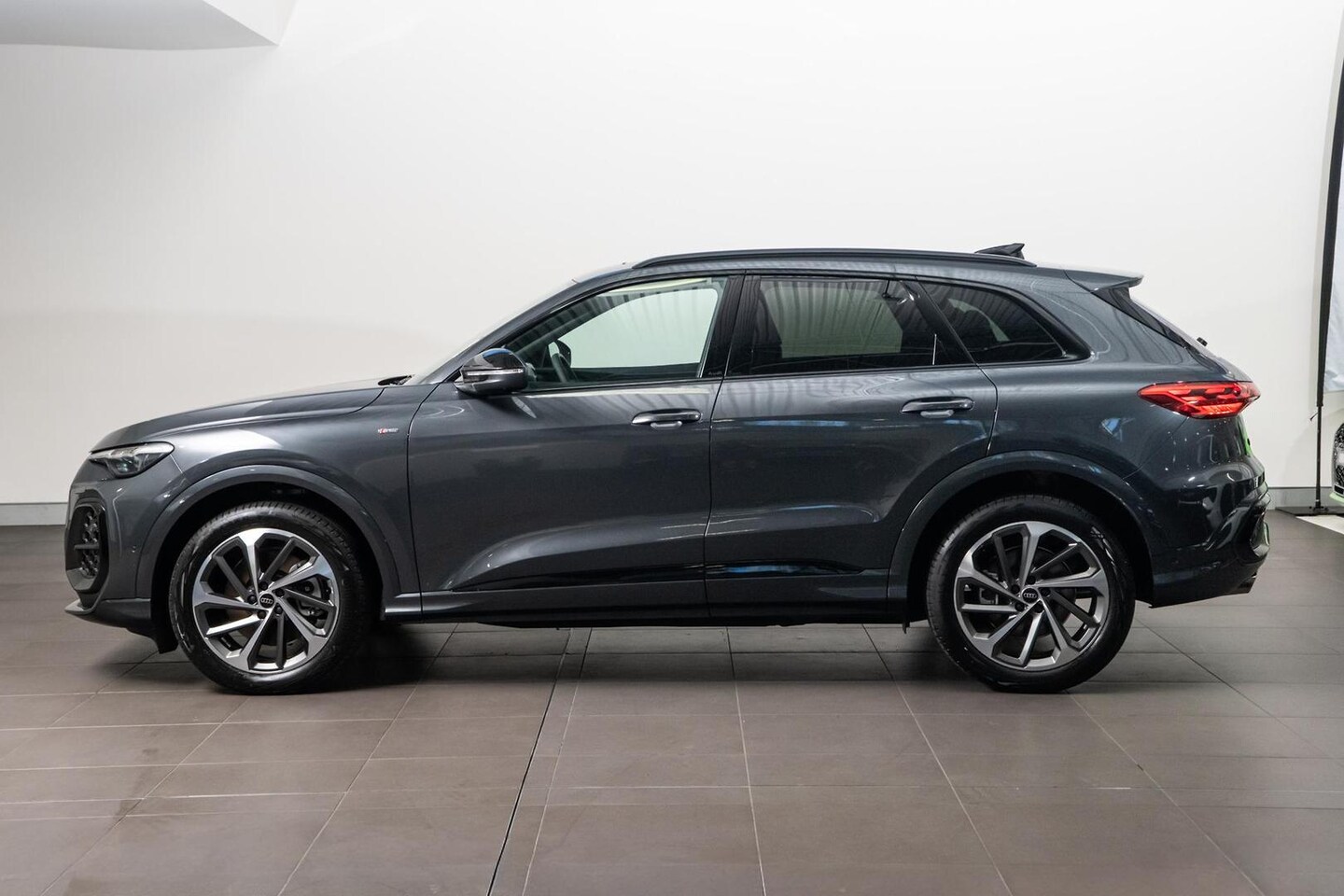 Image about Audi Q5 SUV TDI quattro 150 kW sport