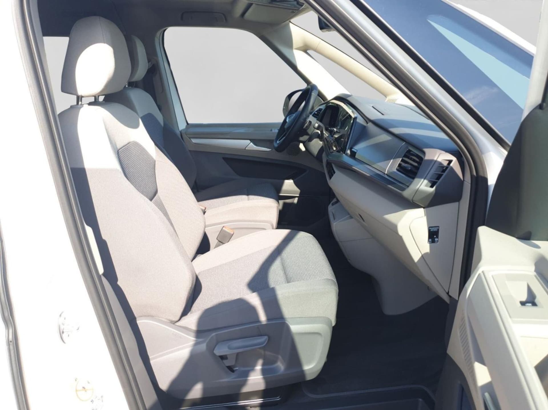Volkswagen Multivan Langversion Basis-Modell