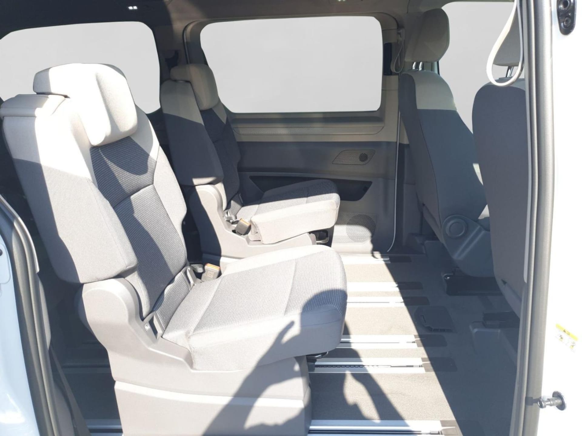 Volkswagen Multivan Langversion Basis-Modell