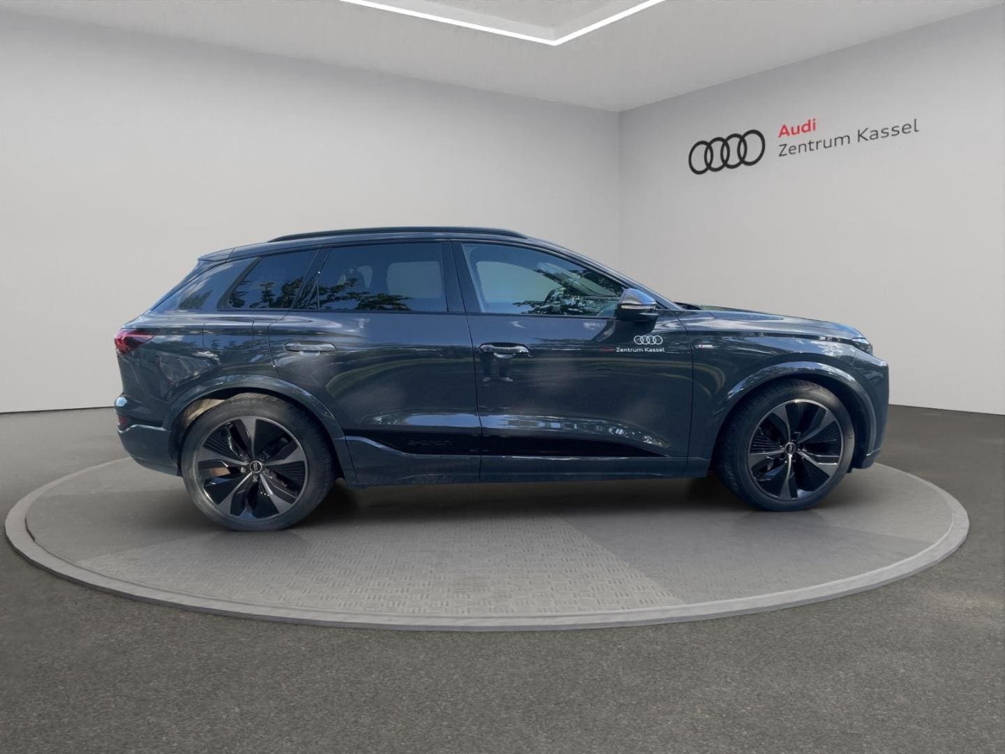 Bild über Audi Q6 SUV e-tron e-tron performance - für weitere Informationen kontaktieren Sie den Audi Partner