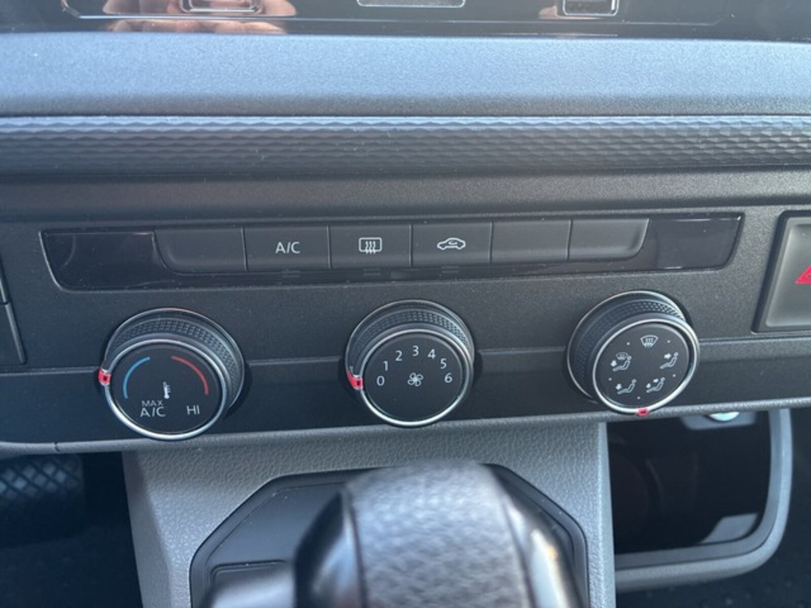 Volkswagen T6.1 Transporter Kombi kurzer Radstand – Bild 16