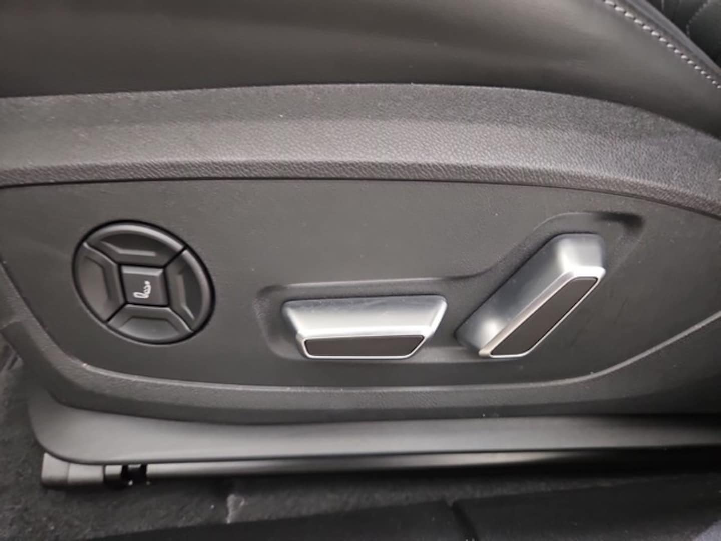 Bild über Audi A6 Avant e-tron e-tron - für weitere Informationen kontaktieren Sie den Audi Partner