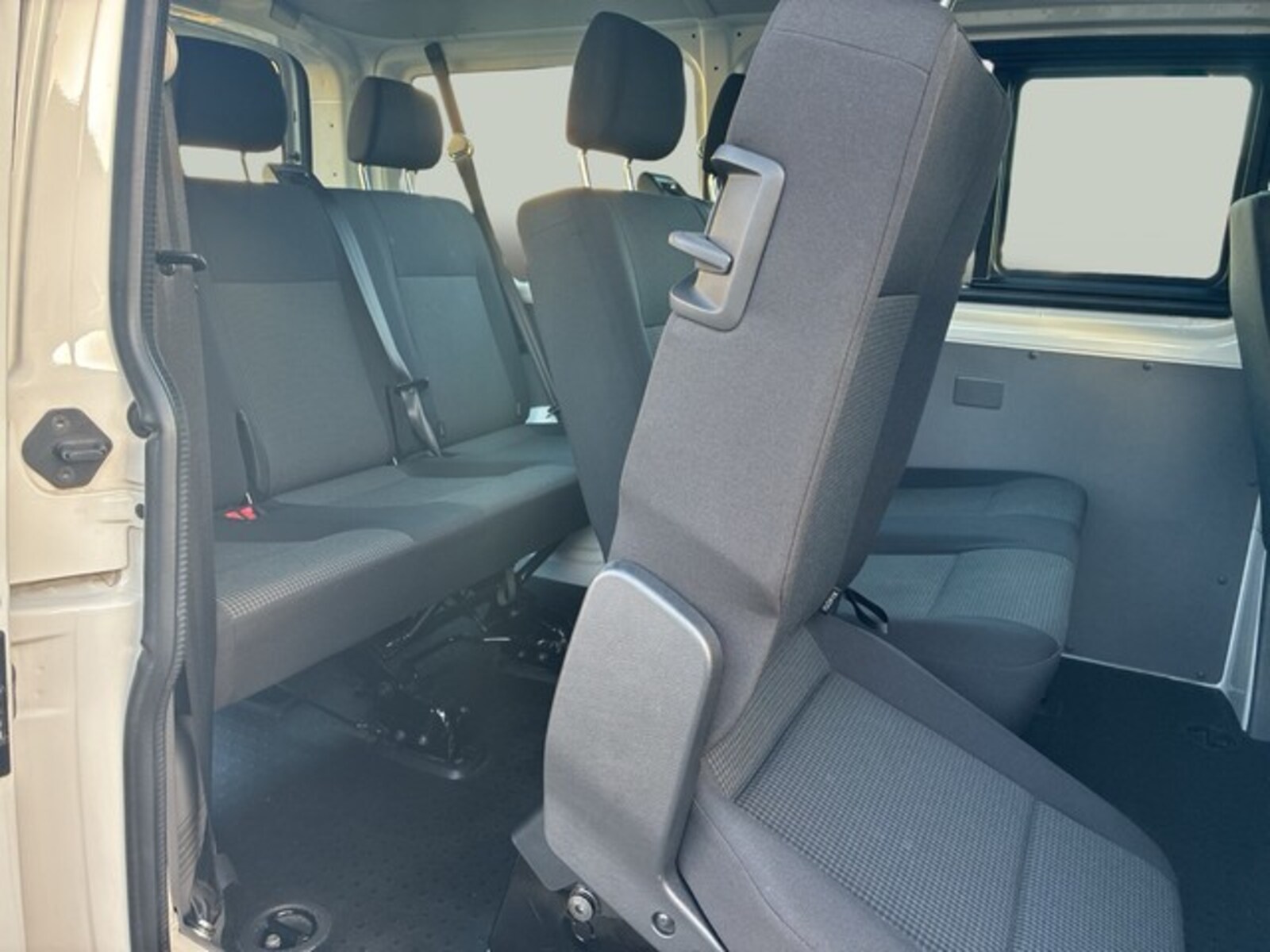 Volkswagen T6.1 Transporter Kombi kurzer Radstand – Bild 18