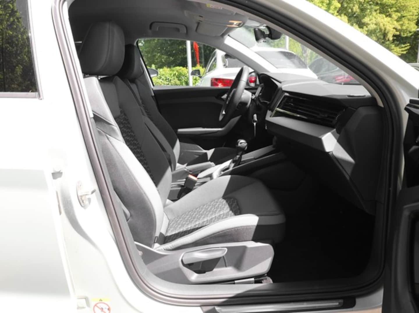 Bild über Audi A1 allstreet 30 TFSI S tronic - für weitere Informationen kontaktieren Sie den Audi Partner