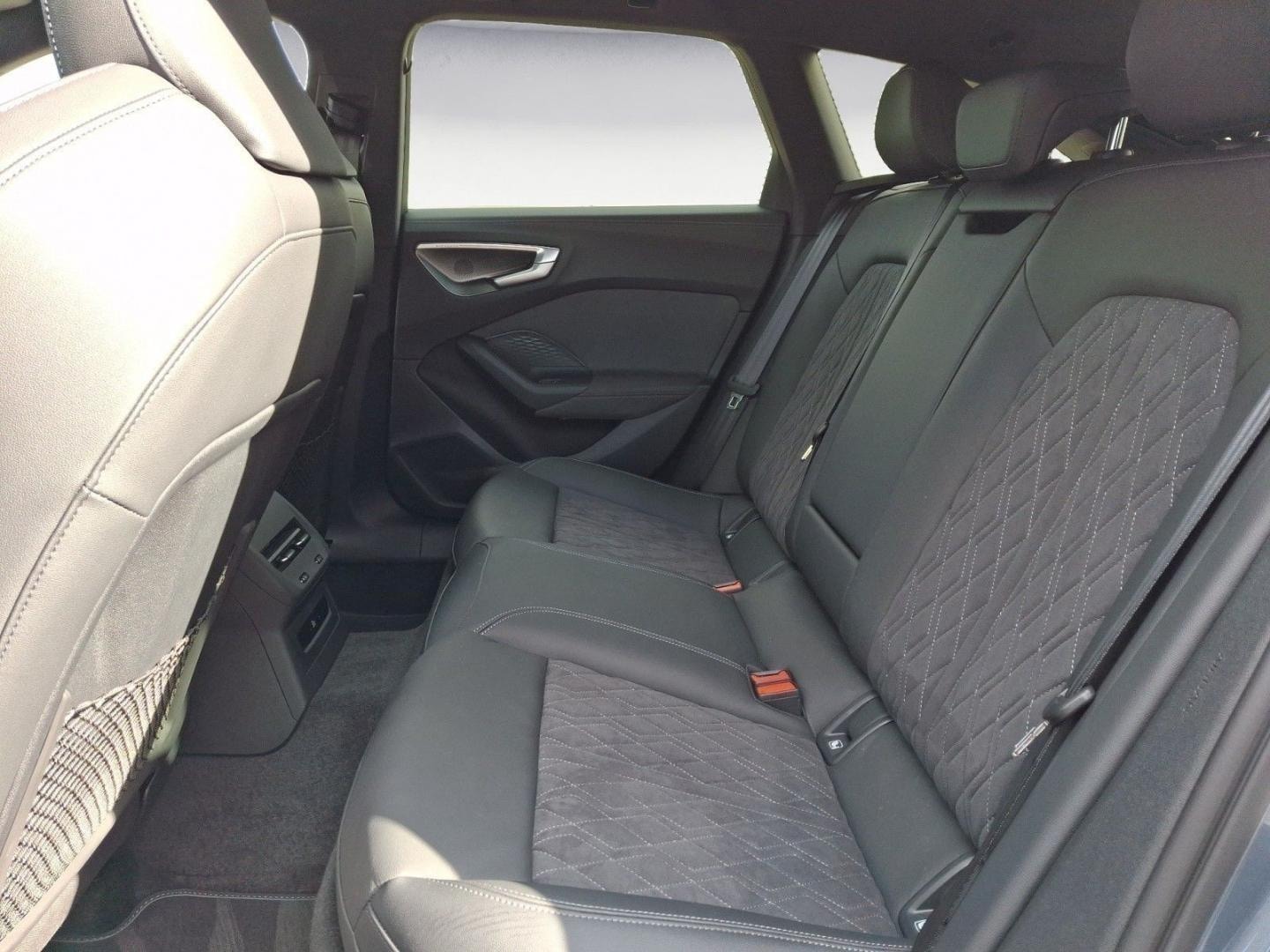 Bild über Audi S5 Avant TFSI 270 kW S tronic - für weitere Informationen kontaktieren Sie den Audi Partner